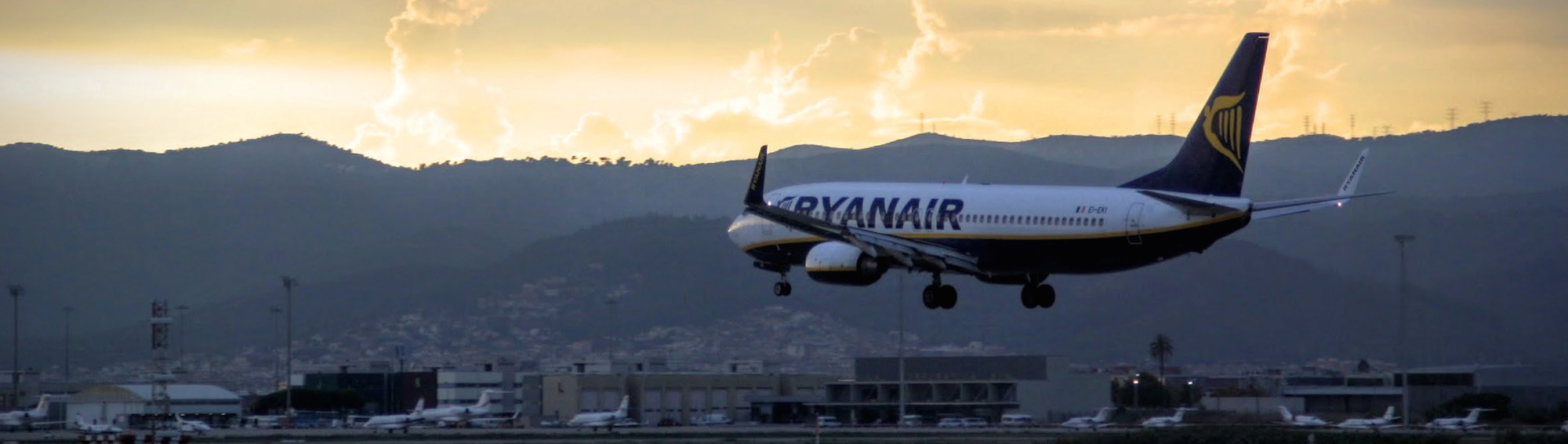 Best time to book flights for Edinburgh (EDI) to Barcelona (BCN) flights with Ryanair at AirHint